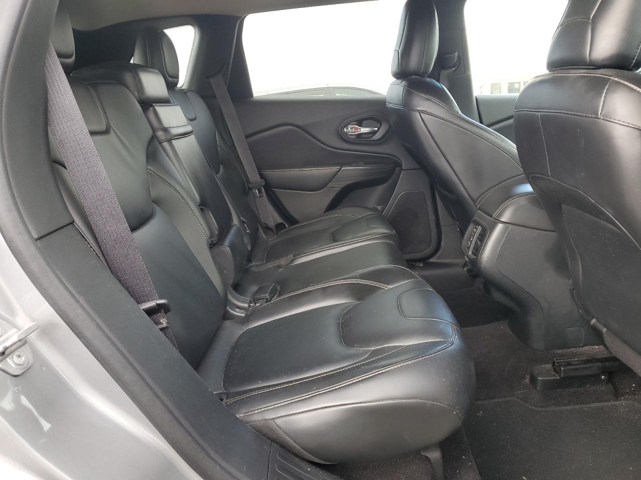2016 Jeep Grand Cherokee - Image 11