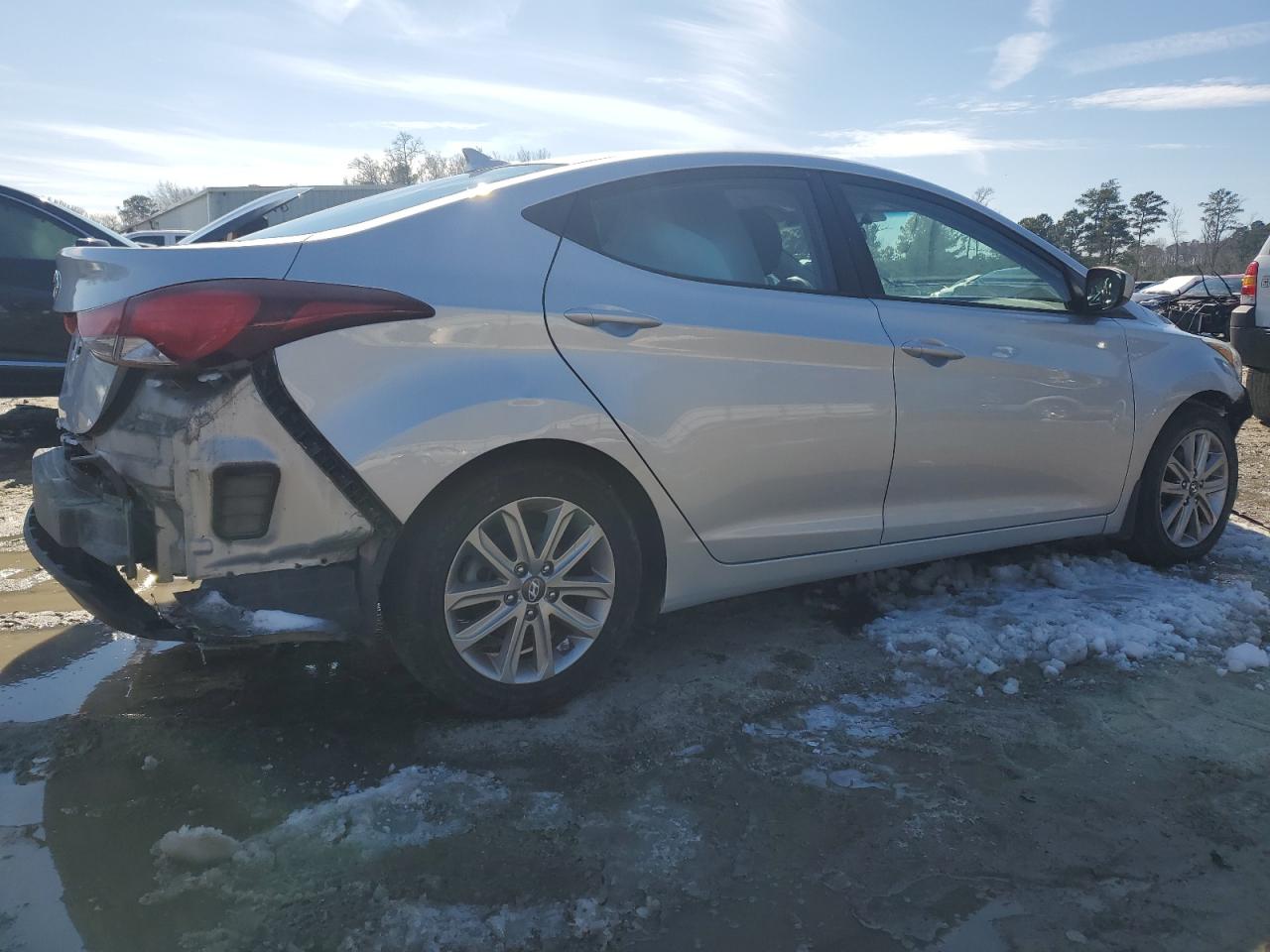 2015 Hyundai Elantra - Image 3