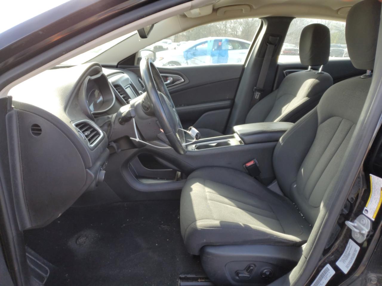 2016 Chrysler 200 - Image 7