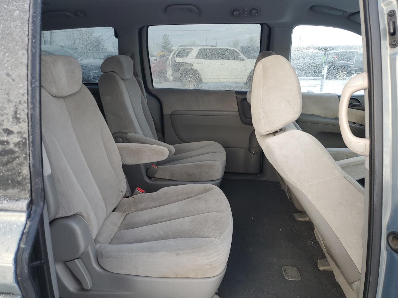 2008 Kia Sedona - Image 11