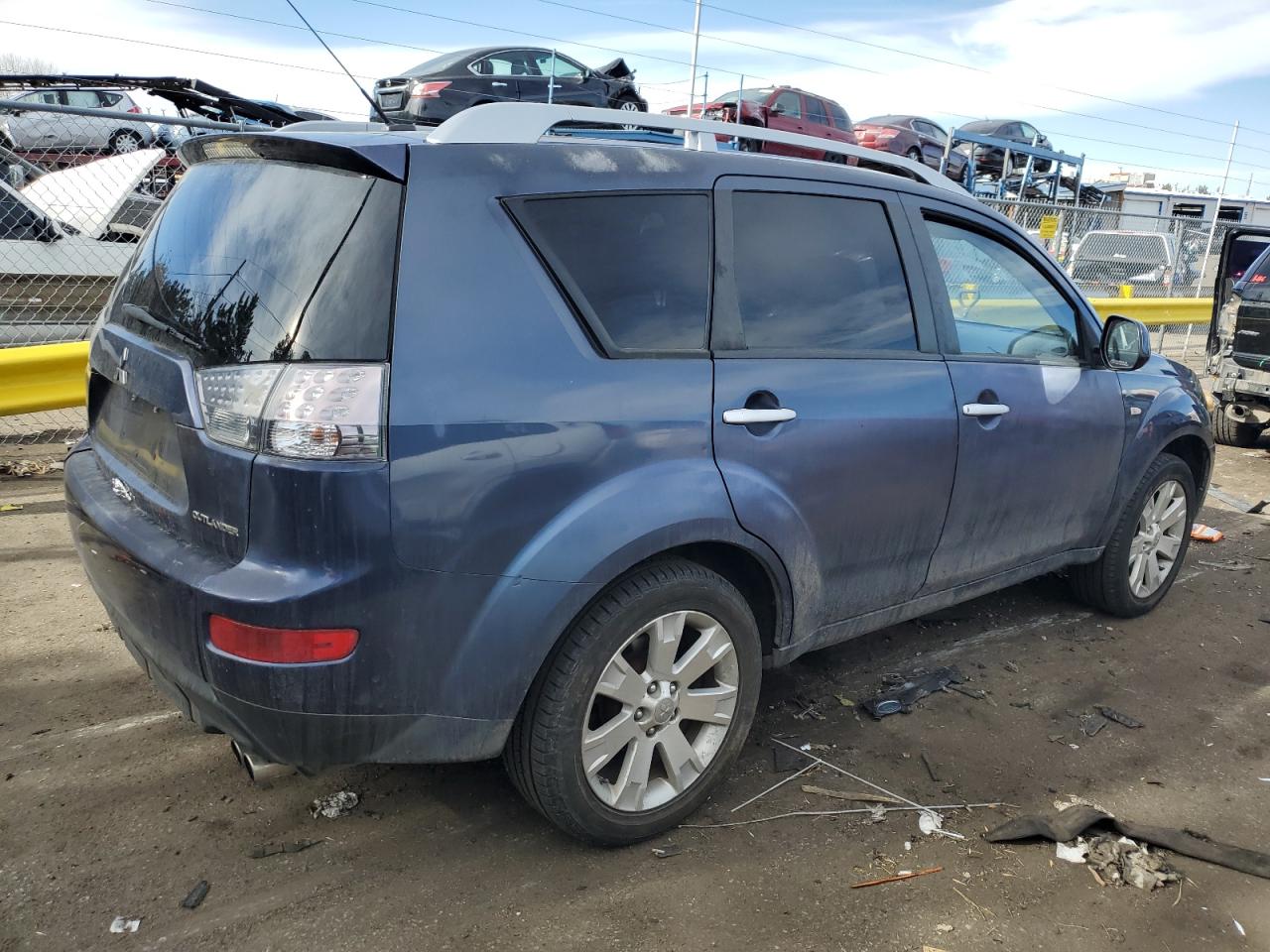 2007 Mitsubishi Outlander - Image 3
