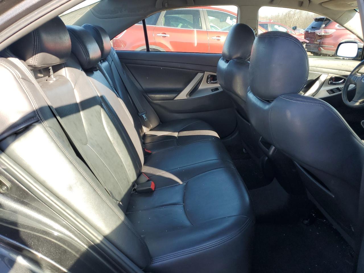 2011 Toyota Camry - Image 10