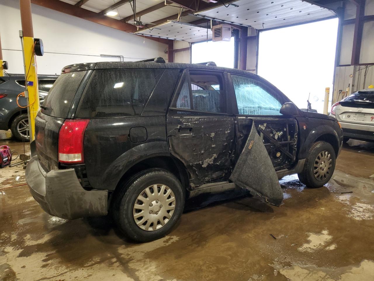 2004 Saturn VUE - Image 3