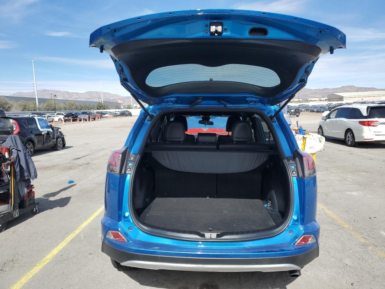 2018 Toyota RAV 4 - Image 6