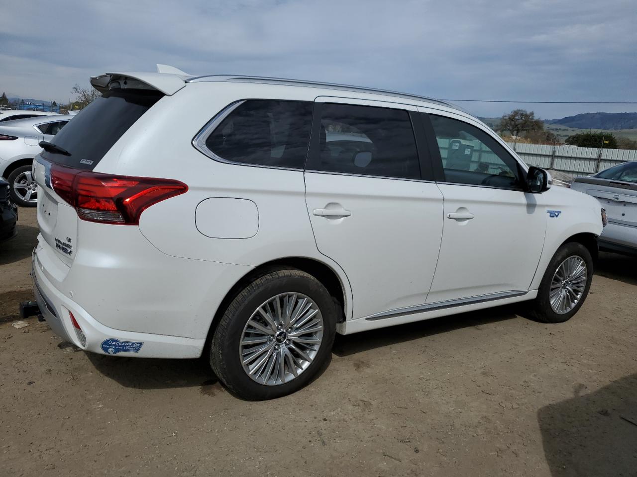2019 Mitsubishi Outlander - Image 3