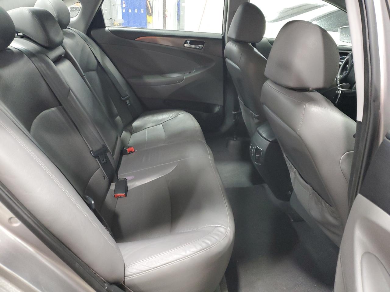 2012 Hyundai Sonata - Image 10