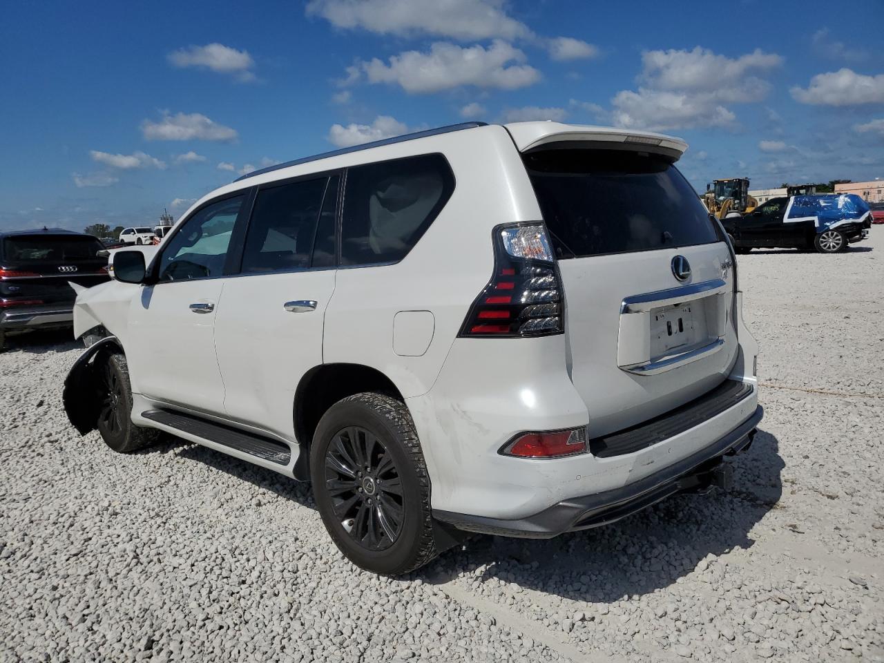 2023 Lexus GX - Image 2