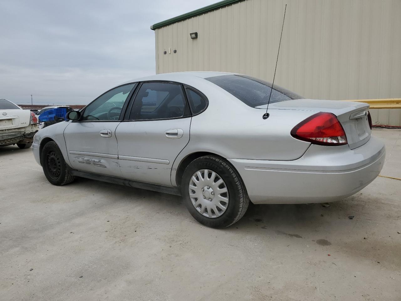 2004 Ford Taurus - Image 2