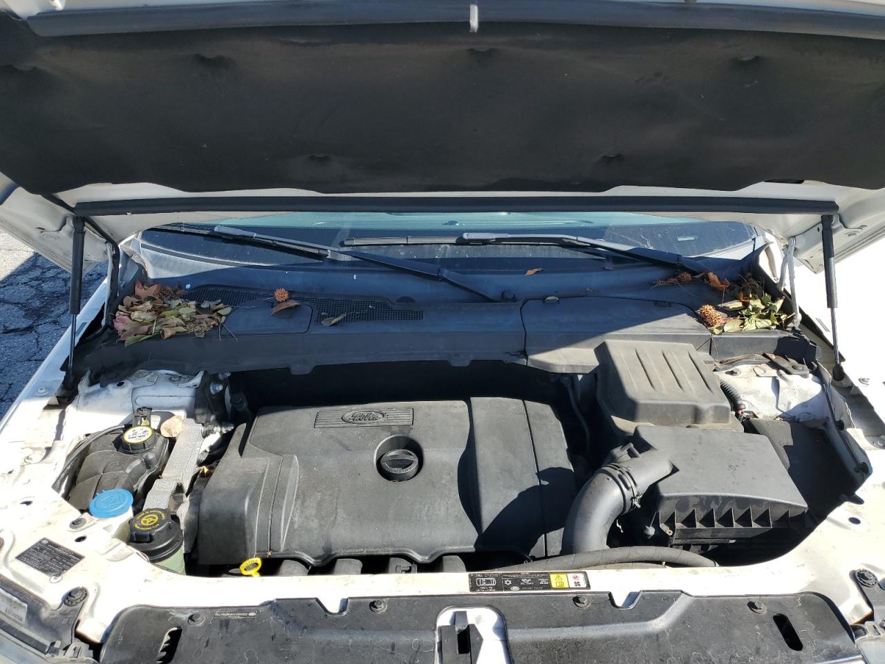 2010 Land Rover LR2 - Image 12