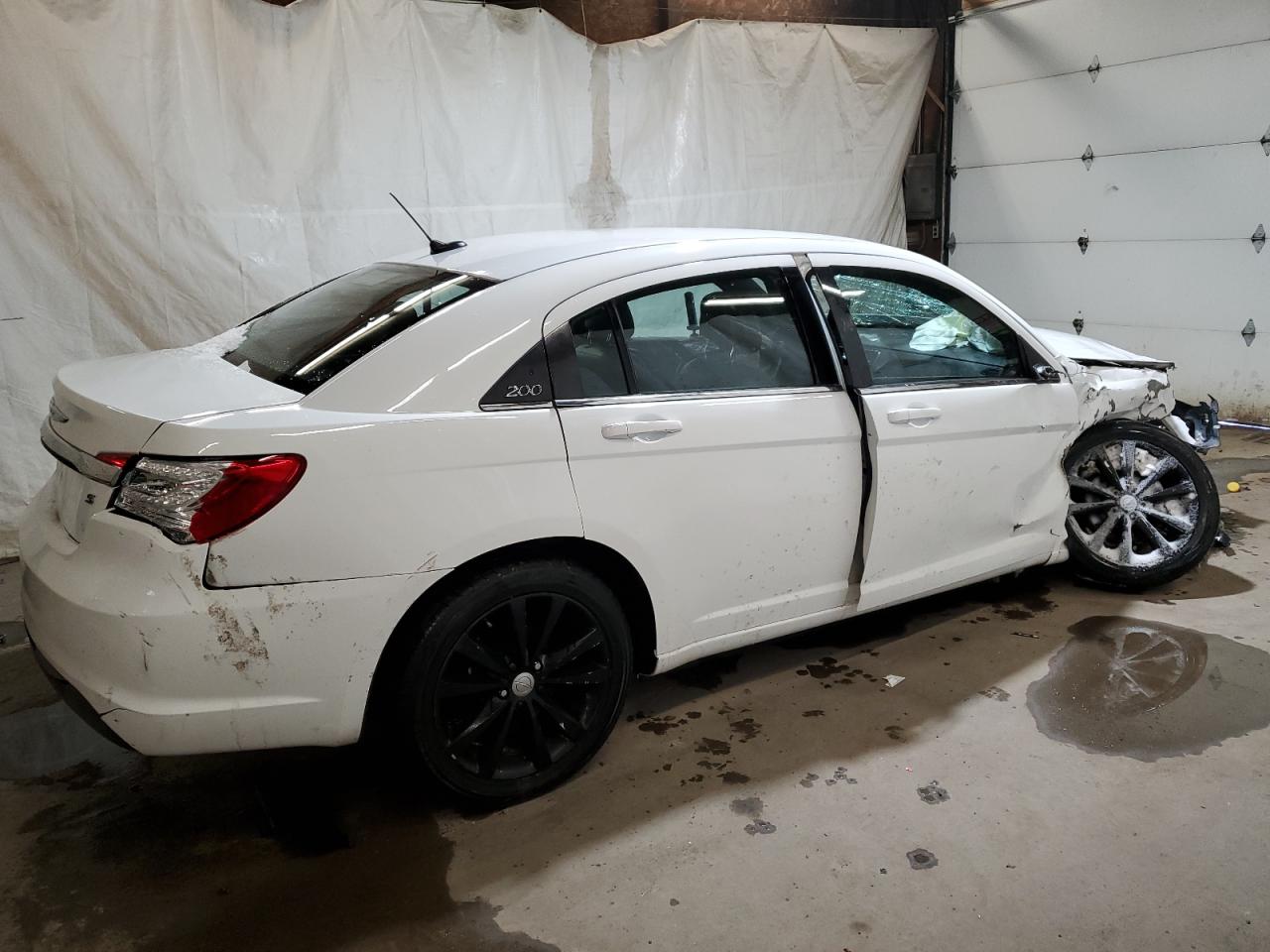 2011 Chrysler 200 - Image 3
