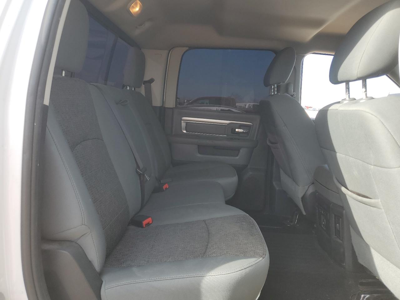 2016 RAM 1500 - Image 10