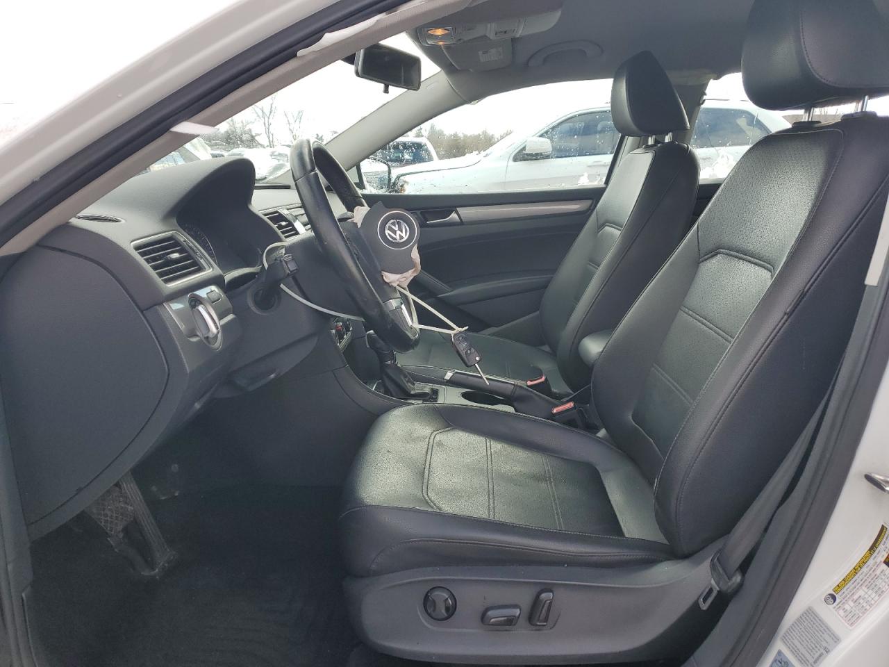 2015 Volkswagen Passat - Image 7