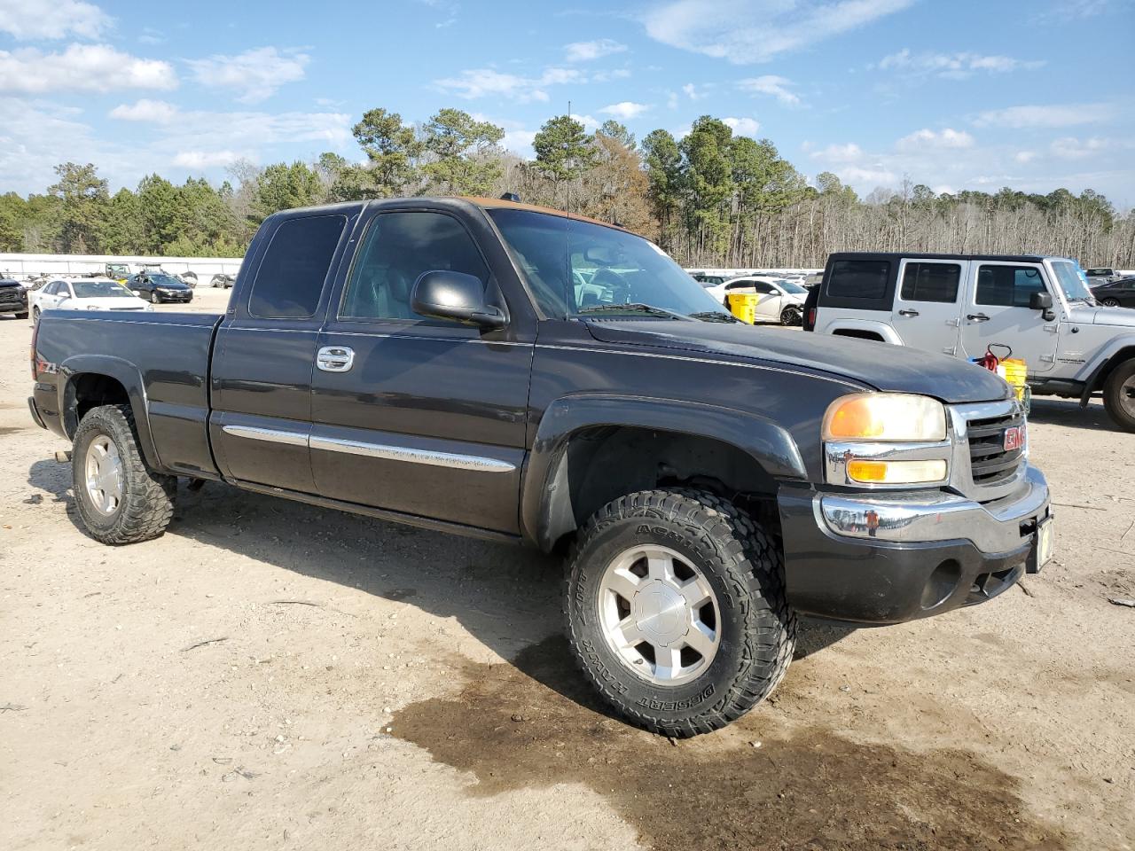 2005 GMC Sierra - Image 4