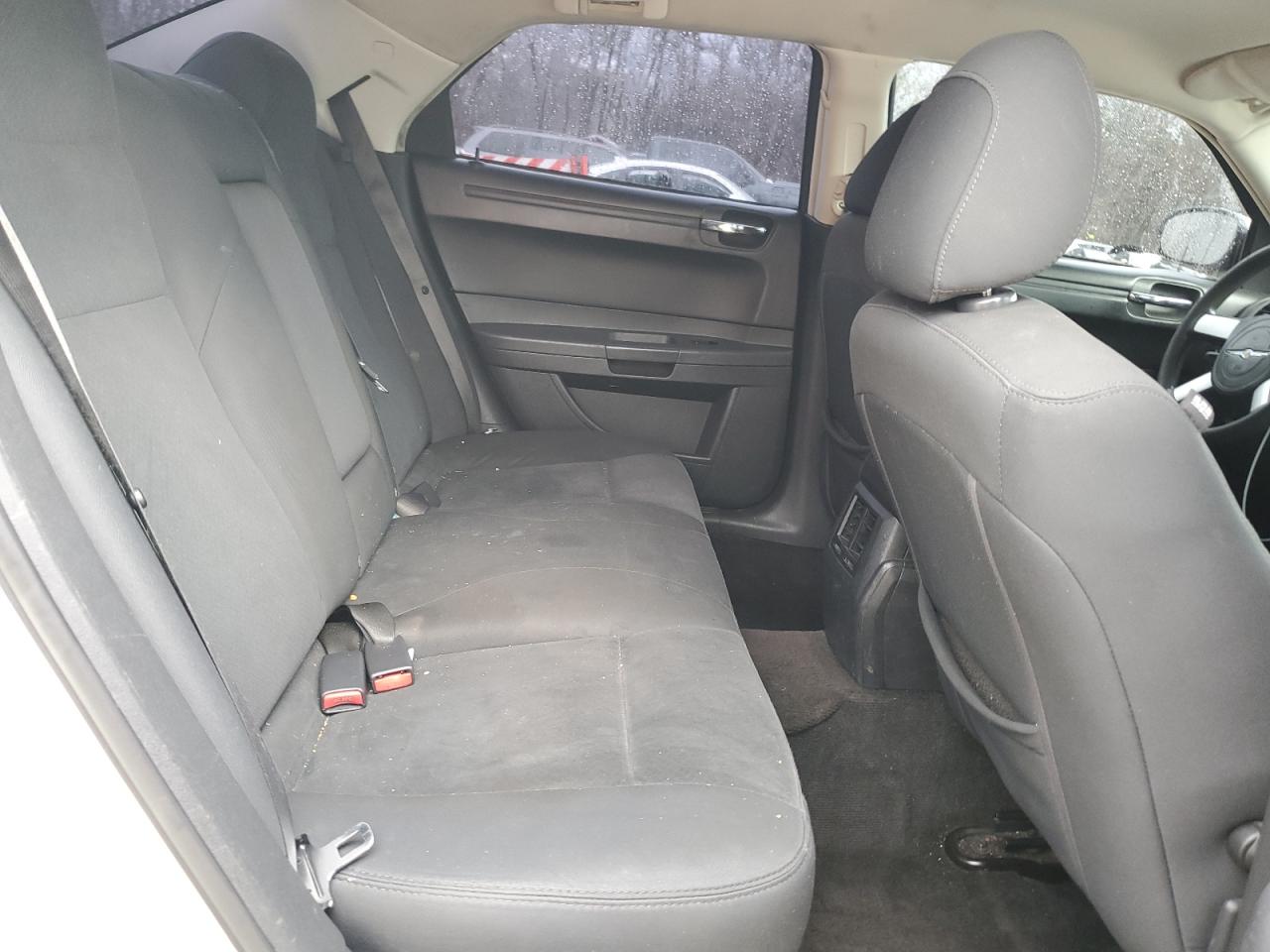 2008 Chrysler 300 - Image 10