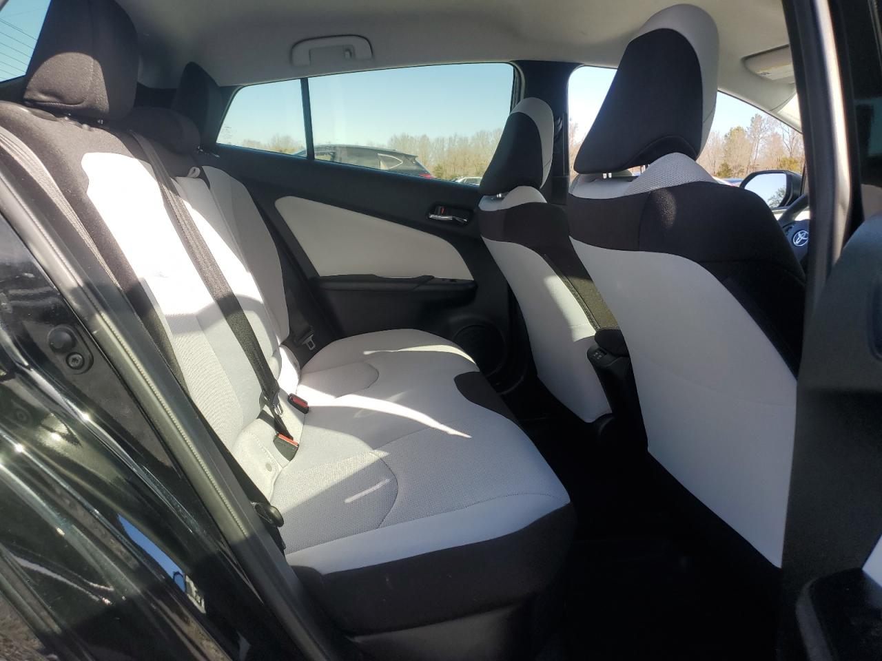2019 Toyota Prius - Image 10