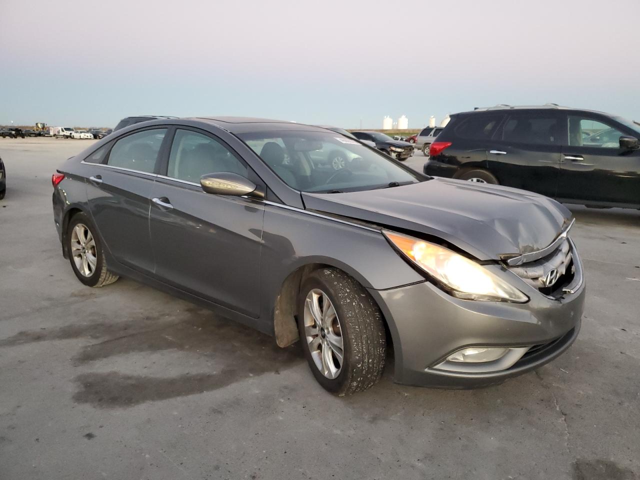 2013 Hyundai Sonata - Image 4