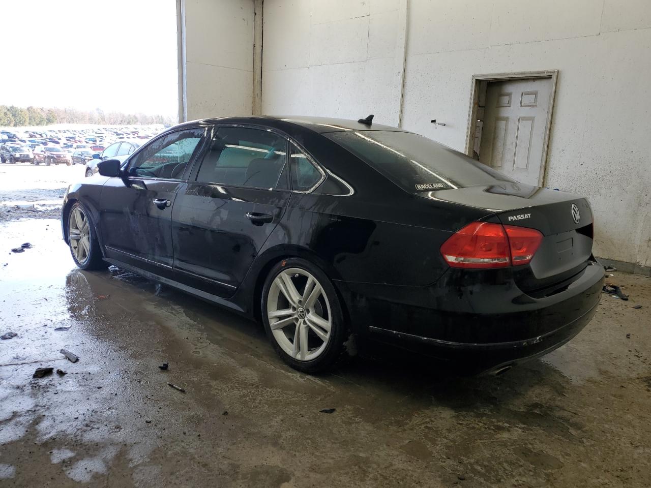 2014 Volkswagen Passat - Image 2