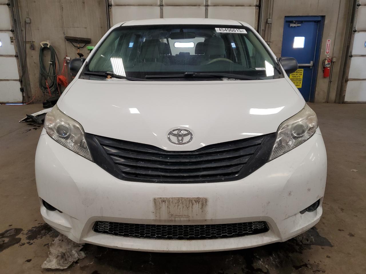 2012 Toyota Sienna - Image 5