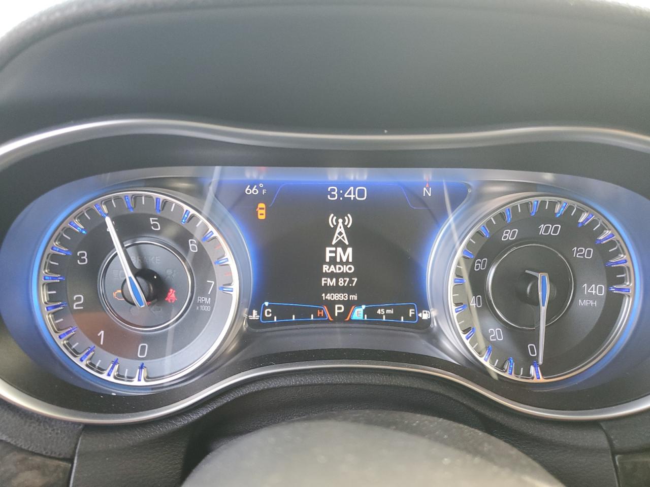 2017 Chrysler 300 - Image 9