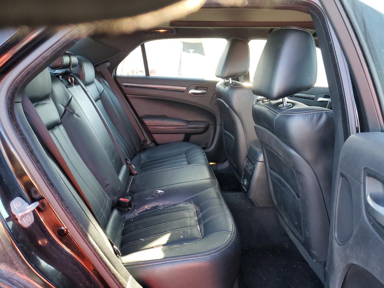 2014 Chrysler 300 - Image 10