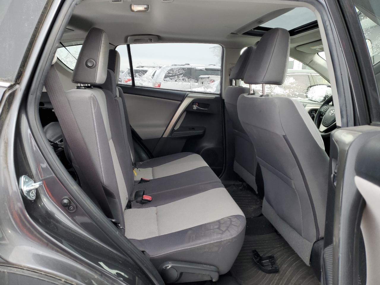 2015 Toyota RAV 4 - Image 10