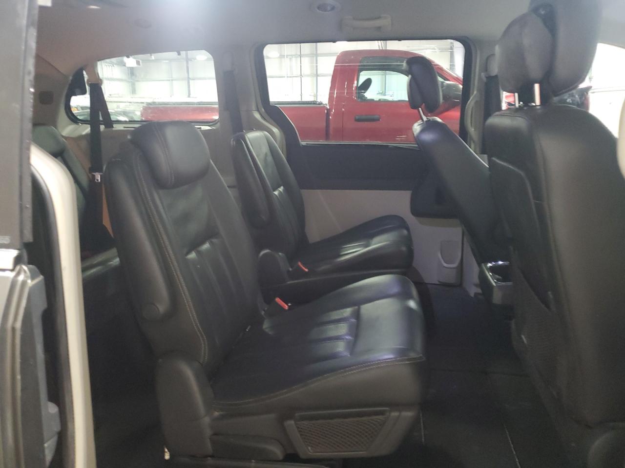2010 Chrysler Town & Country - Image 11