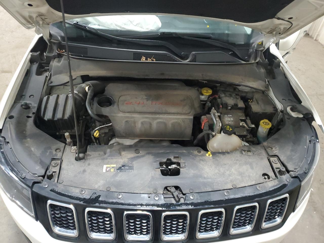 2018 Jeep Compass - Image 13
