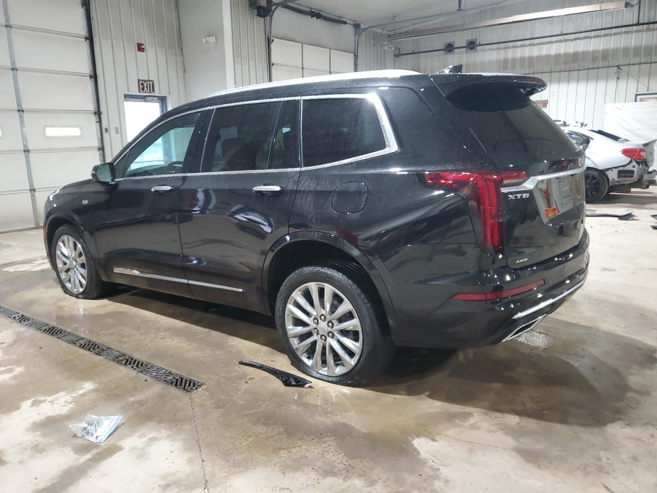 2021 Cadillac XT6 - Image 2