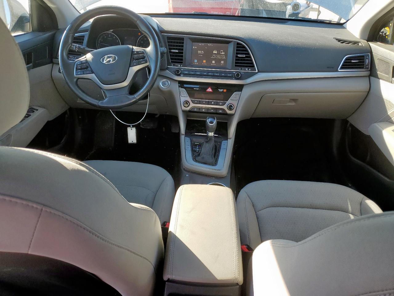 2017 Hyundai Elantra - Image 8