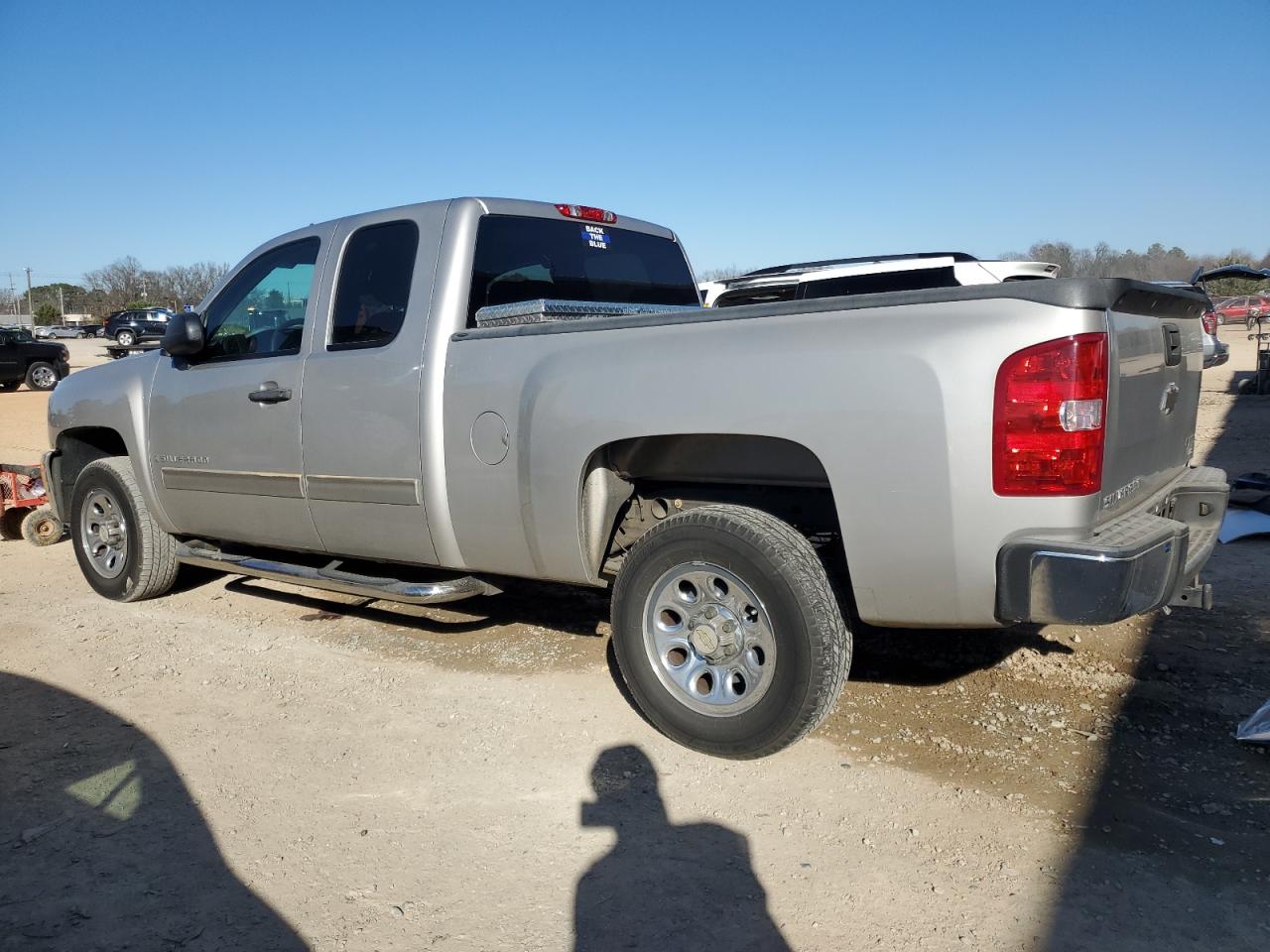 2009 Chevrolet Silverado - Image 2