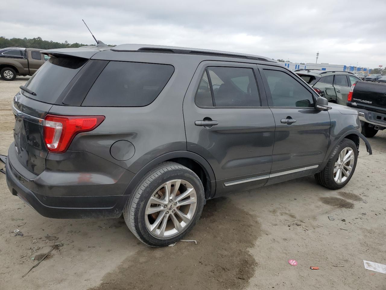 2019 Ford Explorer - Image 3