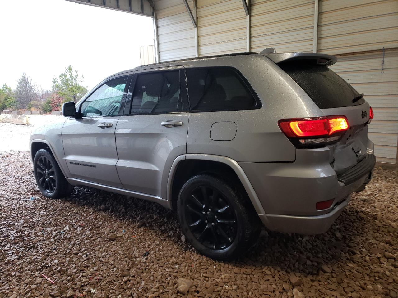 2017 Jeep Grand Cherokee - Image 2
