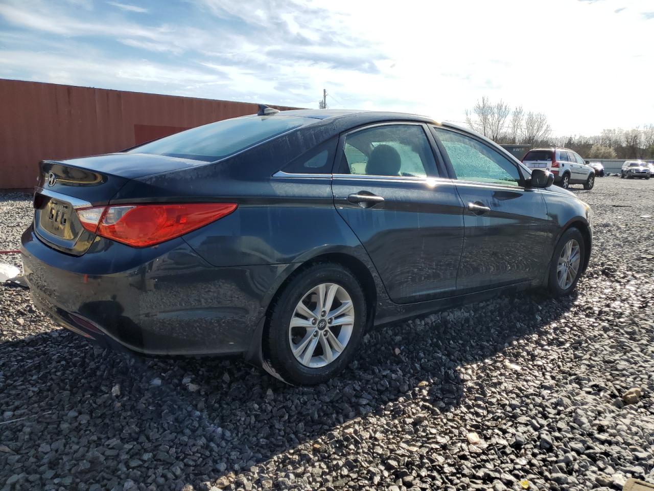 2013 Hyundai Sonata - Image 3