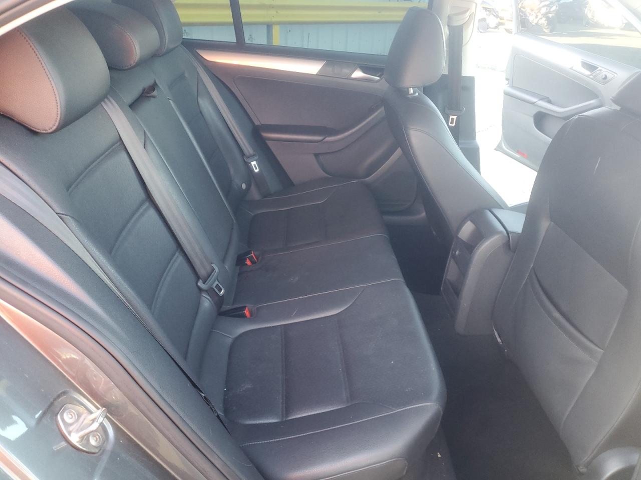 2017 Volkswagen Jetta - Image 11