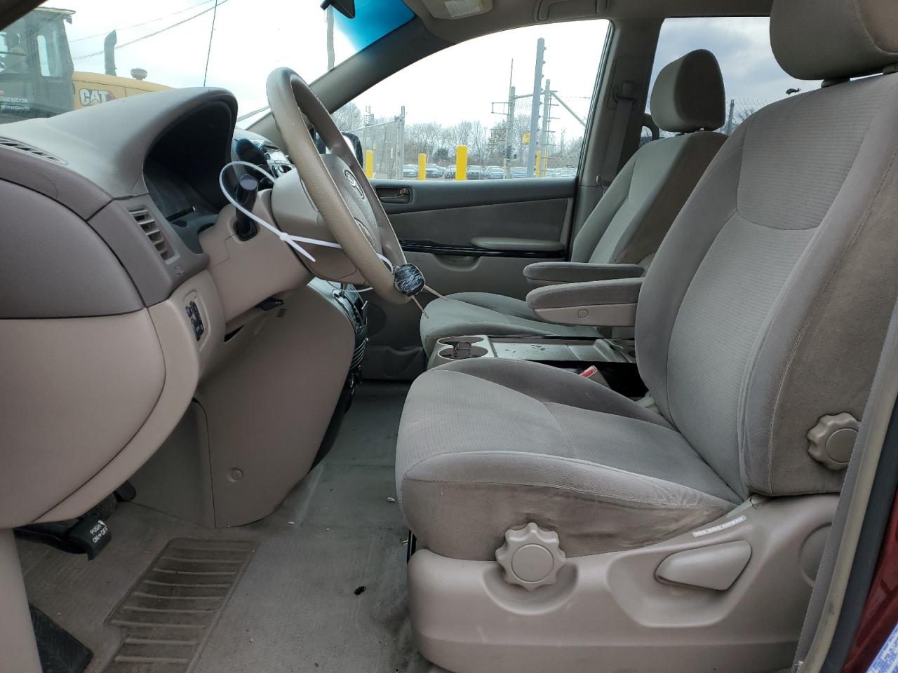 2004 Toyota Sienna - Image 7