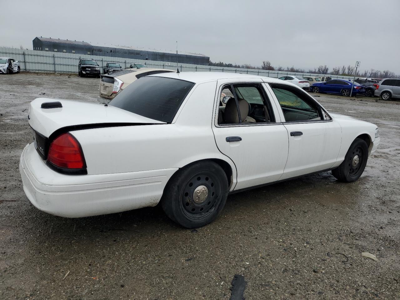 2011 Ford Crown Victoria - Image 3