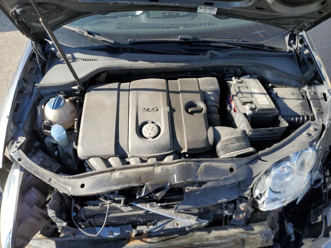 2010 Volkswagen Jetta - Image 11