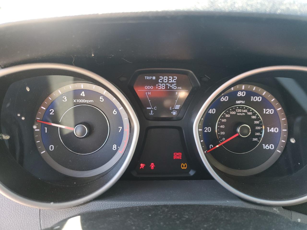 2013 Hyundai Elantra - Image 9