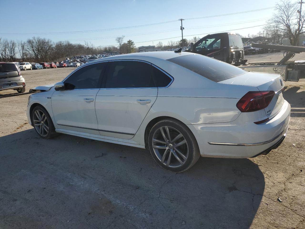 2017 Volkswagen Passat - Image 2