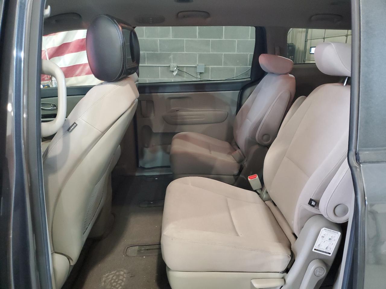 2015 Kia Sedona - Image 11
