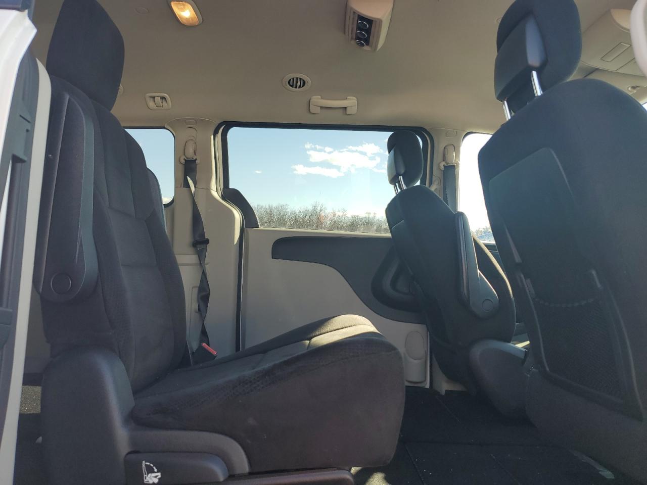 2012 Dodge Caravan - Image 11
