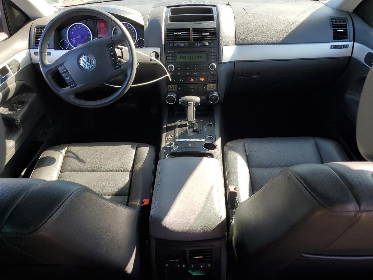 2009 Volkswagen Touareg - Image 8