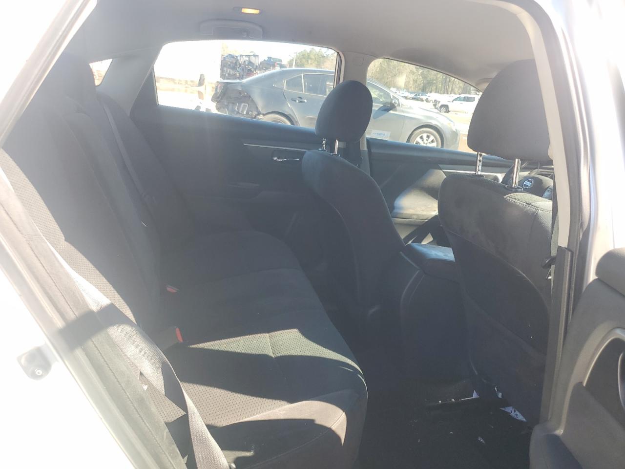2015 Nissan Altima - Image 10