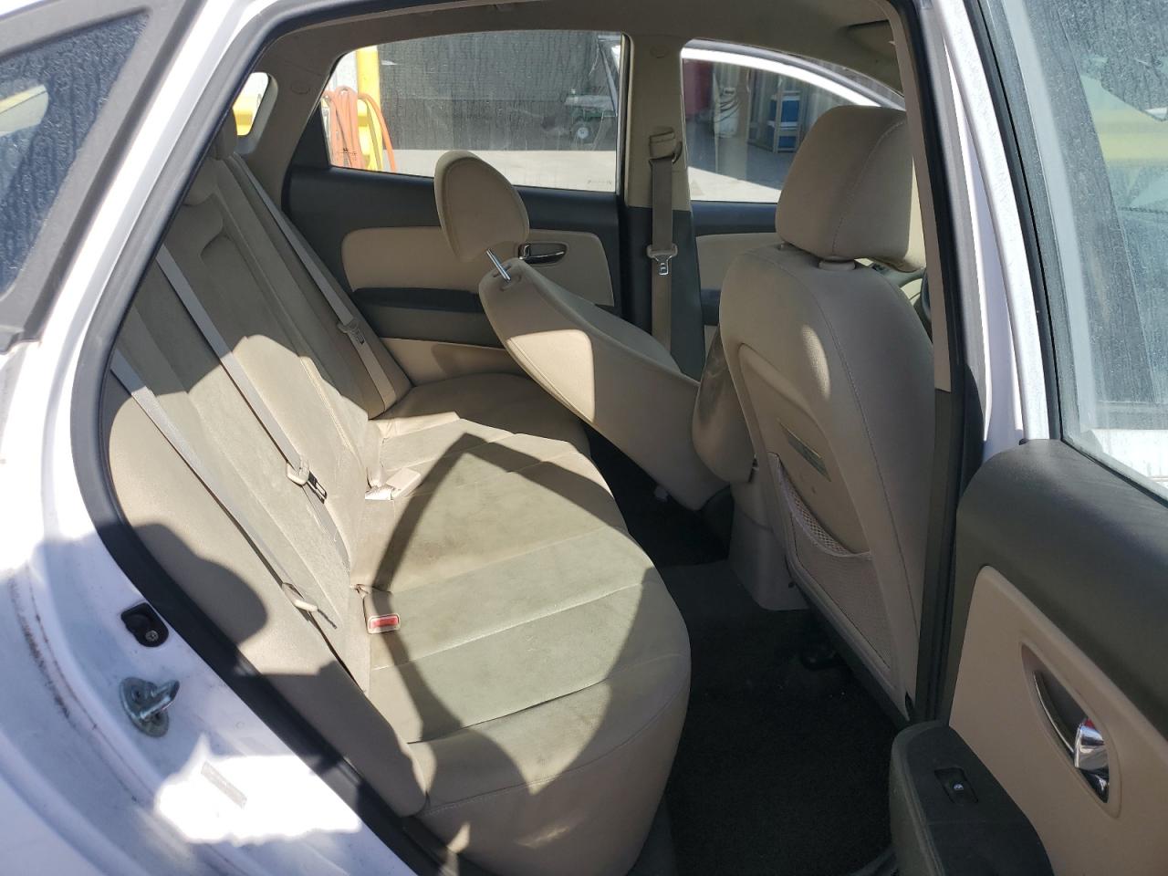 2010 Hyundai Elantra - Image 10