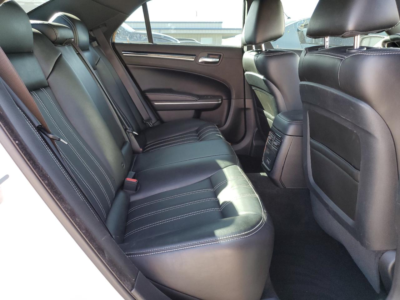 2021 Chrysler 300 - Image 10