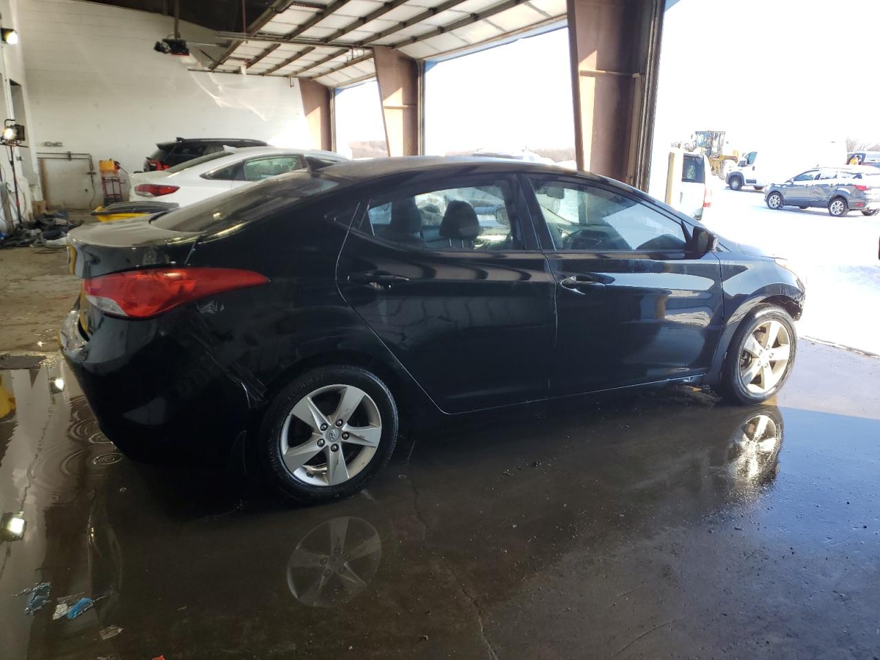2012 Hyundai Elantra - Image 3