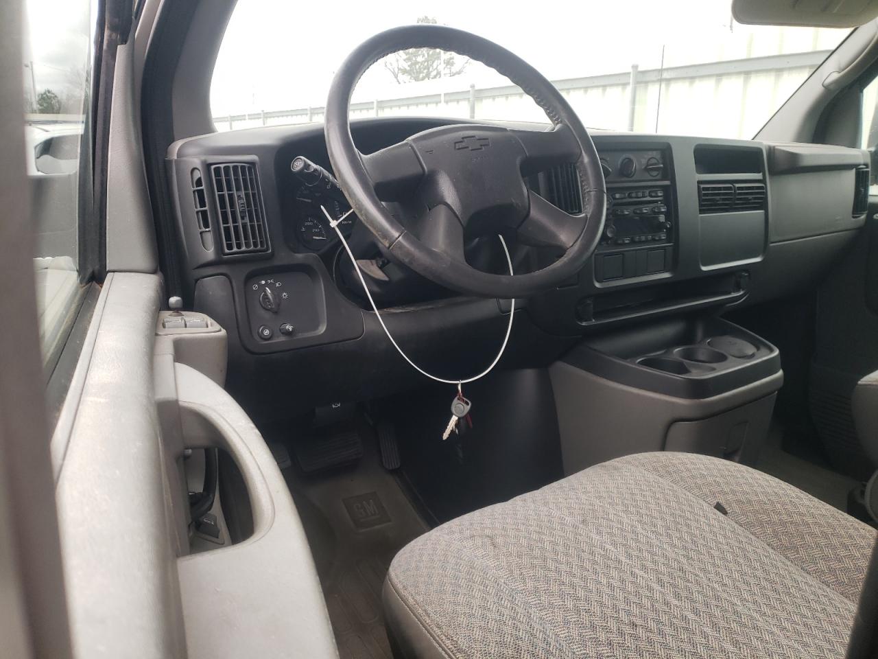 2005 Chevrolet Express - Image 8
