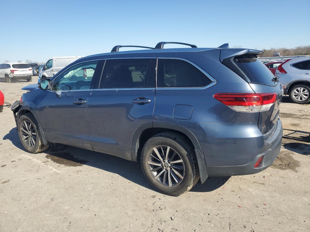 2018 Toyota Highlander - Image 2