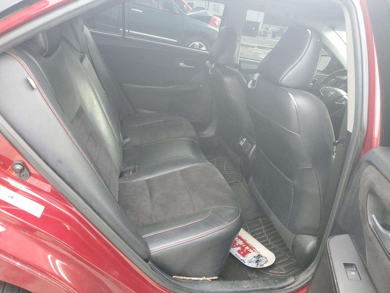 2015 Toyota Camry - Image 11