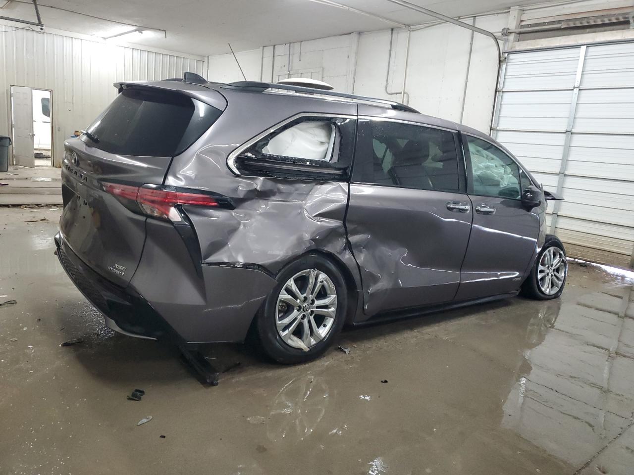 2021 Toyota Sienna - Image 3